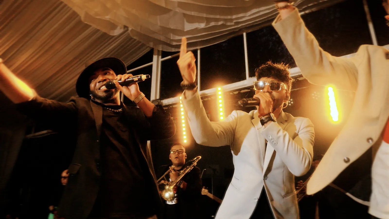 Banda en vivo animando la fiesta de la boda de Andre y Byron